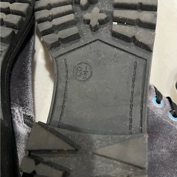 Women's Silver Gray Velvet Ankle Combat Moto Grunge Biker Goth Lace Up Boots - Picture 8 of 9